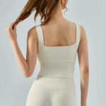 Two-Tone Seamless Sports Bra & High-Waisted Leggings Set – Sculpting Neutral Athleisure Outfit - Image 7