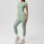 Luxury Seamless Pink Two-Piece Activewear Set – Short Sleeve Top & High-Waist Leggings Gym Outfit - Image 4