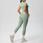 Luxury Seamless Pink Two-Piece Activewear Set – Short Sleeve Top & High-Waist Leggings Gym Outfit - Image 5
