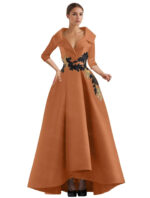 Elegant Champagne High-Low Evening Dress – V-Neck Structured Gown with Embroidered Appliqué - Image 21